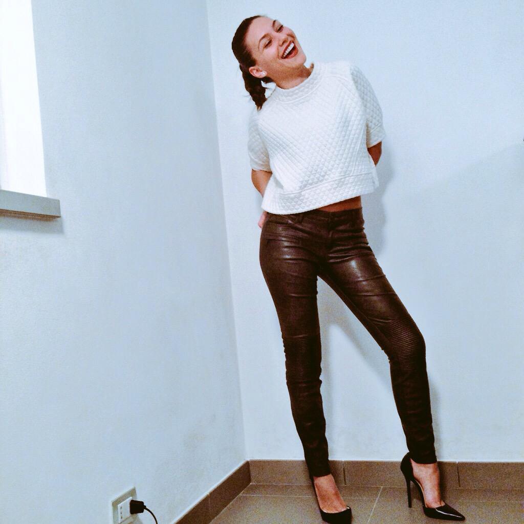 GiorgiaCeciliaR's tweet photo. #RidevoDaSola #DubbiSeri 😂🙅🏻😎💃🏻 http://t.co/u55ba7xCFm