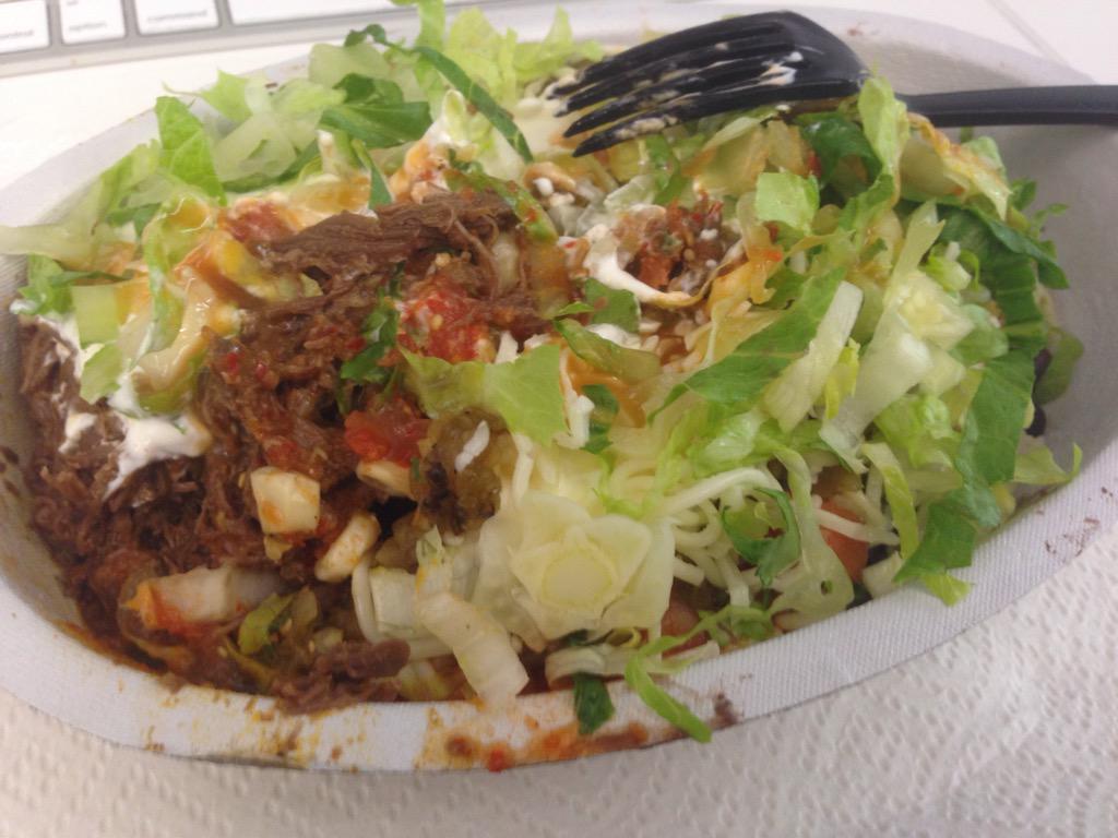 yellowna's tweet photo. @ChipotleTweets I love your food, but your staff is a little rude. #NoBueno #Chipotle http://t.co/AOryxuFj0P