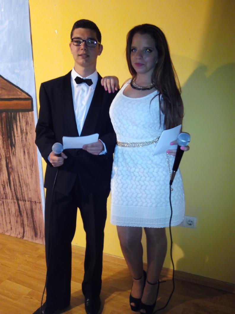 ColeVandelvira's tweet photo. Ahora desfile de 4 de ESO. http://t.co/fNrw3ysUTh