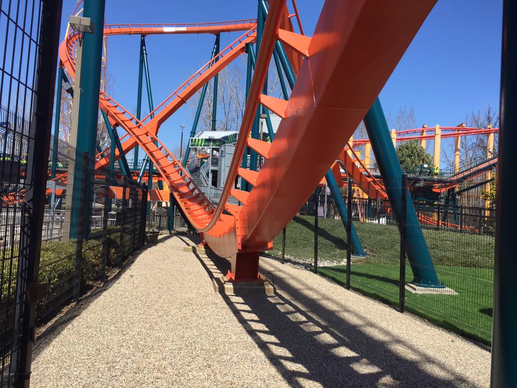 JasonMcClure_'s tweet photo. Three weeks from today Season Passholders will be riding #ROUGAROU! http://t.co/rM2gcN4xVS