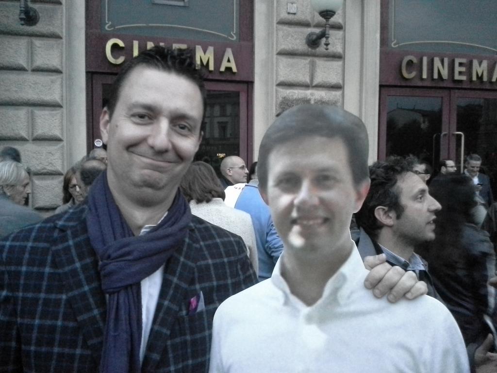 ernestoferrara's tweet photo. @AgnoMarco e @DarioNardella. uno dei due è un cartonato http://t.co/Ywb3p7SPEy