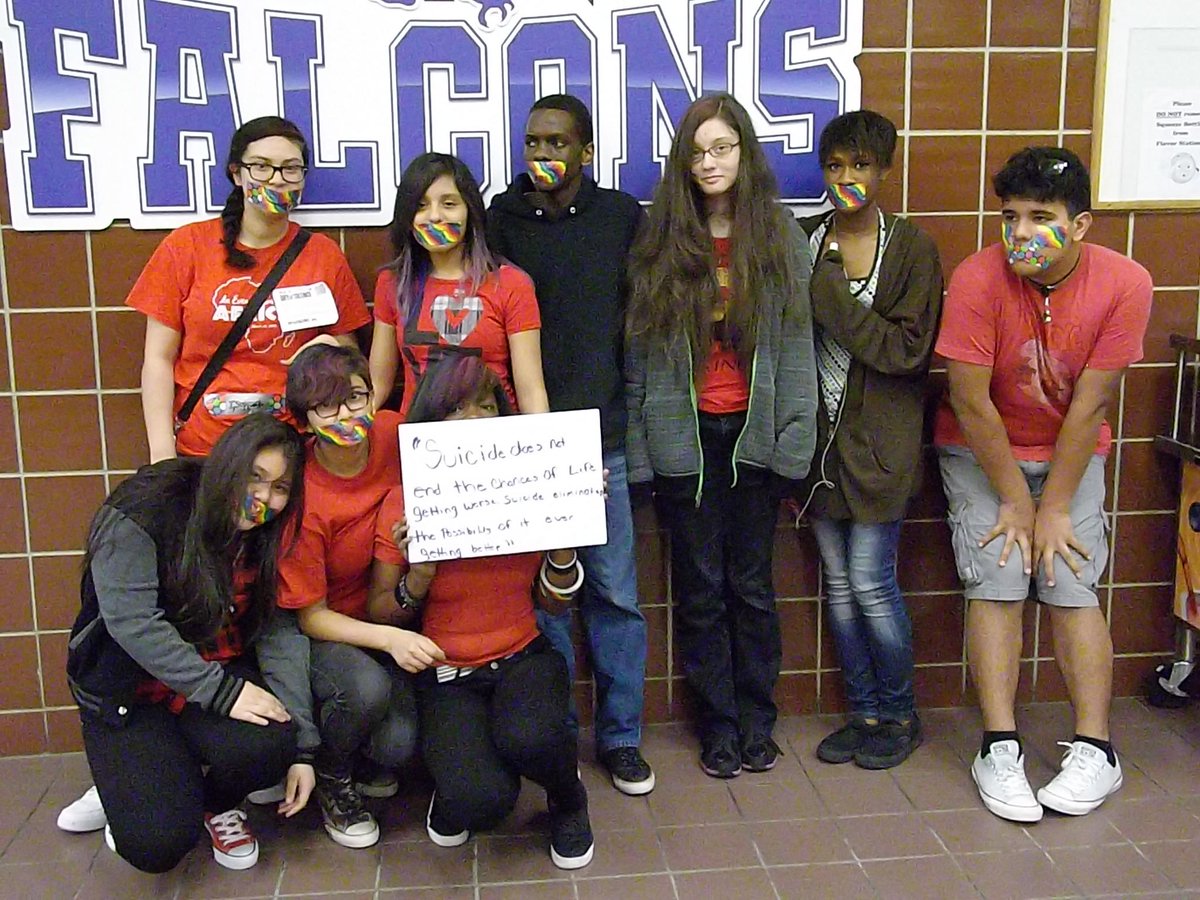 Ashley_Dom_'s tweet photo. My school participated in the GLSEN Day of Silence #NewTechStrong #GLSEN #DayofSilence #GSA http://t.co/tQLp4ZgyS5