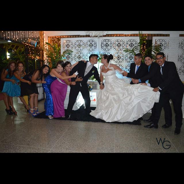 wiljgp's tweet photo. Las fotos más divertidas con los novios e invitados también las capturamos en WG FOTOGRAFÍA http://t.co/b41pKdMXbj