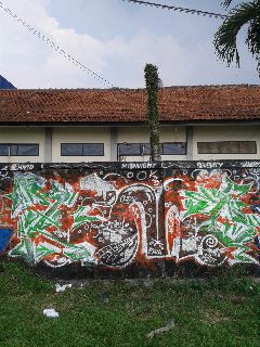  BehindMidnight70 tweet media