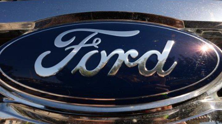 FRANCE24's tweet photo. Ford announces $2.5 bn auto plant investment in Mexico http://t.co/HsM9EMm9Mw http://t.co/djbQq6S4ZV