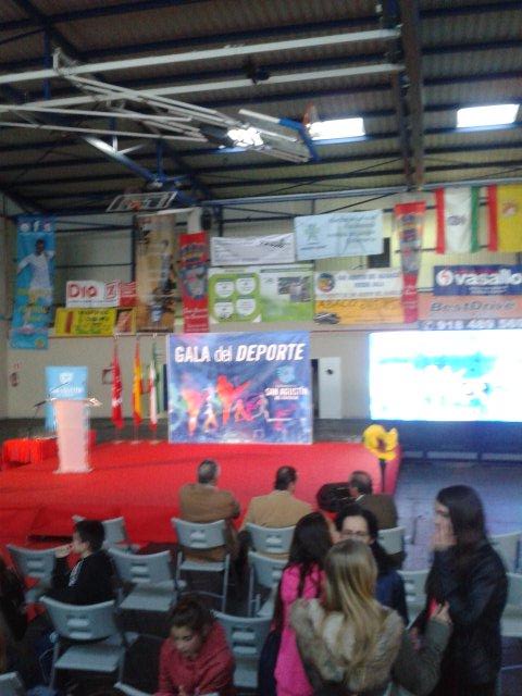 Ru_RPP_Oficial's tweet photo. Gala de deporte en San Agustín del Guadalix!! #Taekwondo @SAGdeporte http://t.co/BxYsMM21It