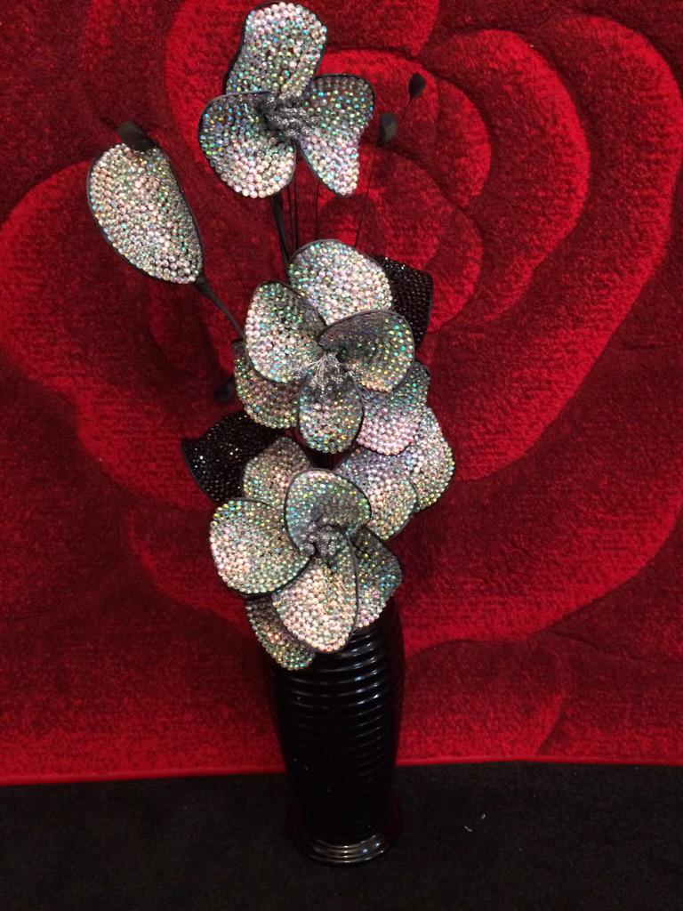 elishamount's tweet photo. Original sworvoski crystal tall black and silver arrangement 💎 http://t.co/GGoD5DZs5q