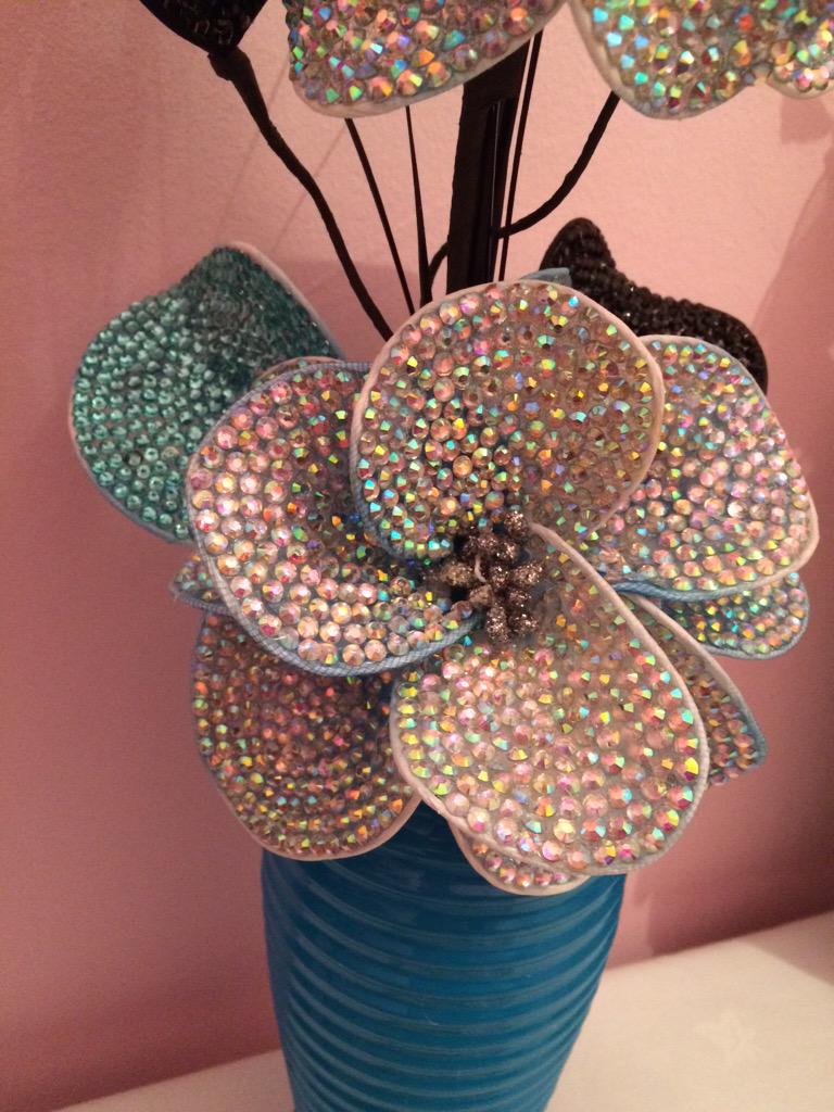 elishamount's tweet photo. Blue and original sworvoski crystal large arrangement 💎 http://t.co/3KrUIH7atg