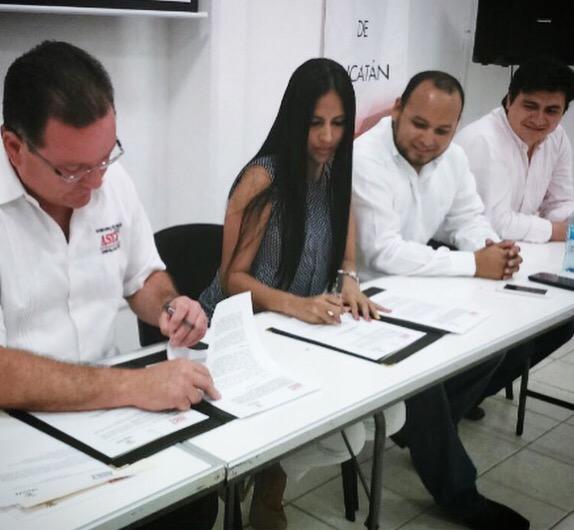 AlaineLopezB's tweet photo. Firma de Convenio de colaboración con la ASEY para su incorporación al Programa de Servicio Social. http://t.co/r6rbhgFbKJ