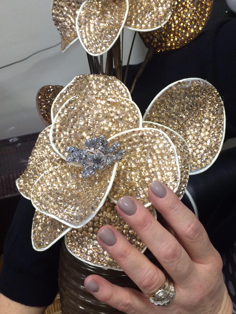 elishamount's tweet photo. Cookies and cream sworvoski crystal large and small arrangements 💎 http://t.co/fM7aEvXy2d