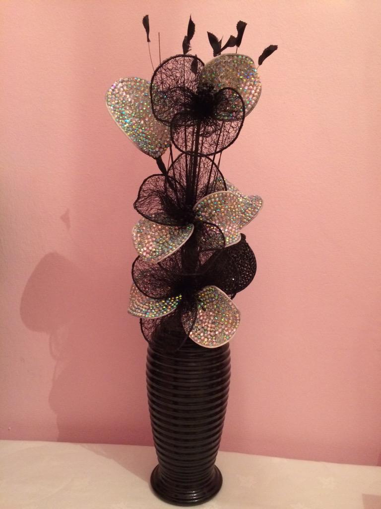 elishamount's tweet photo. Sworvoski crystal and lace large arrangement 💎 http://t.co/zExmRXgWUN