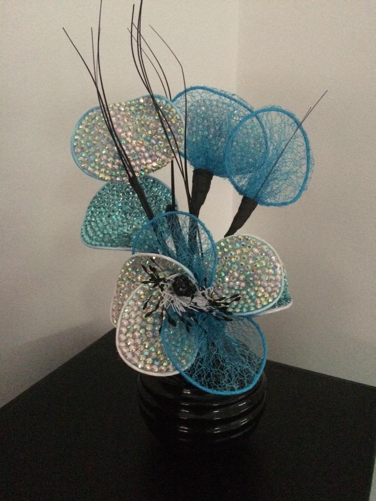 elishamount's tweet photo. Blue and original sworovski crystal small arrangement 💎 http://t.co/L0VT7XwnRn