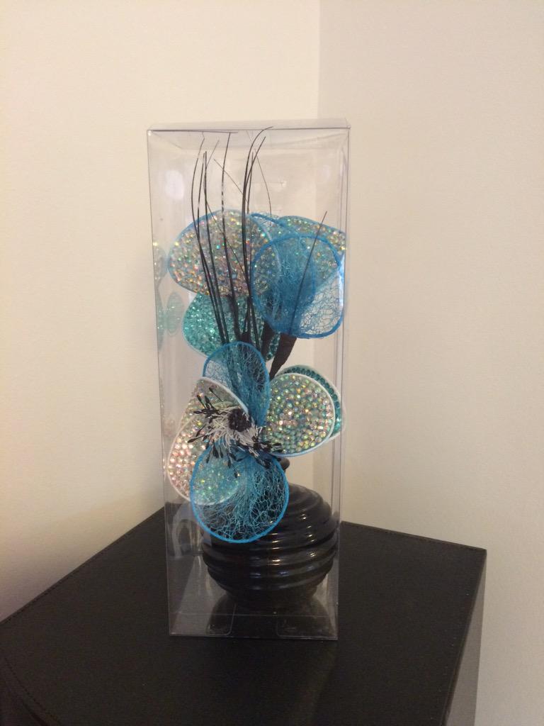 elishamount's tweet photo. Blue and original sworovski crystal small arrangement 💎 http://t.co/L0VT7XwnRn