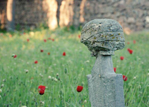 Ölüm eski bir şeydir; ama her insana yeni görünür.