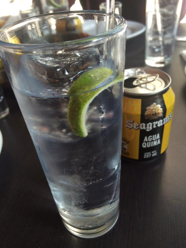 A veces me tomo un respiro y a veces GIN and TONIC 🍸