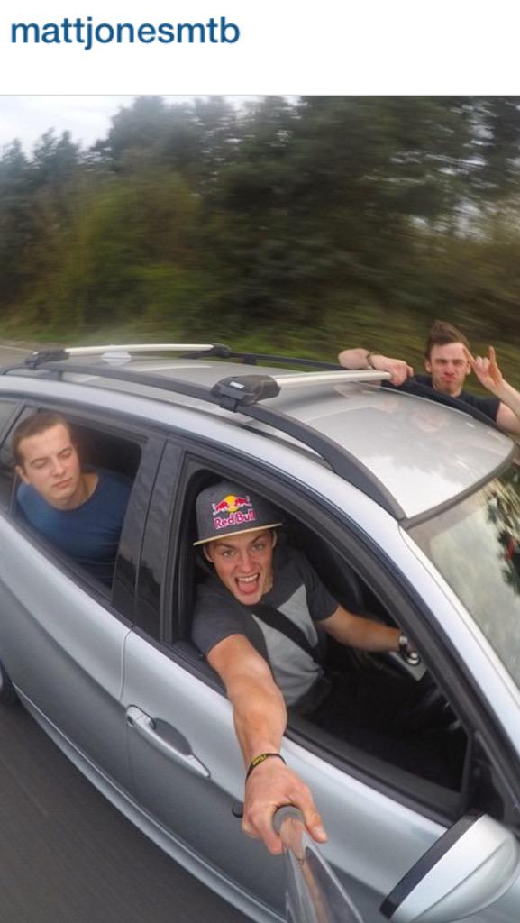 mt_mtb's tweet photo. When is this bellend gonna take that hat off! http://t.co/JJIIyRtlhu