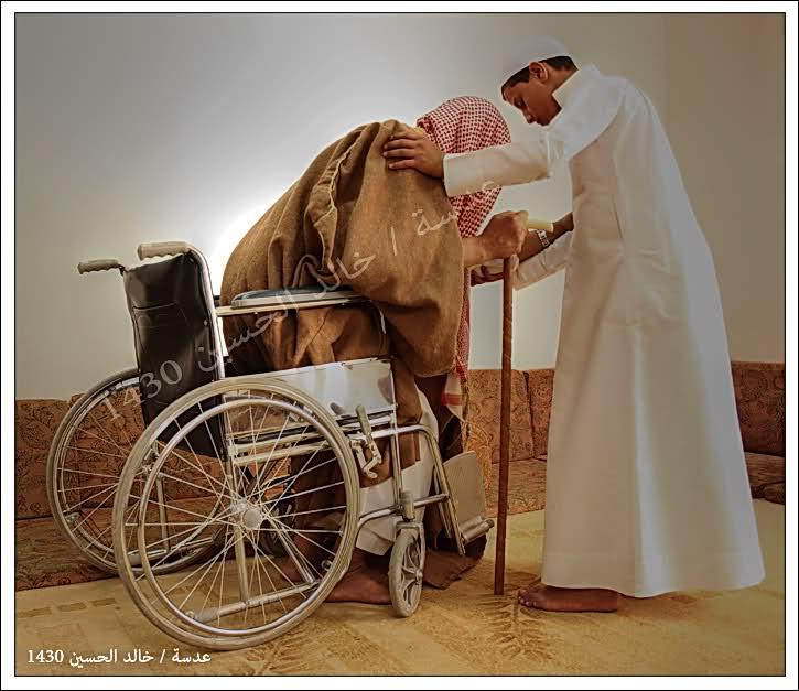 حاول عند مخالطة والديك
أن تكون باسم الثغر
خادماً
طيب الرائحة

راعِ بصرهما وشمّهما وسمعهما
.
.
.