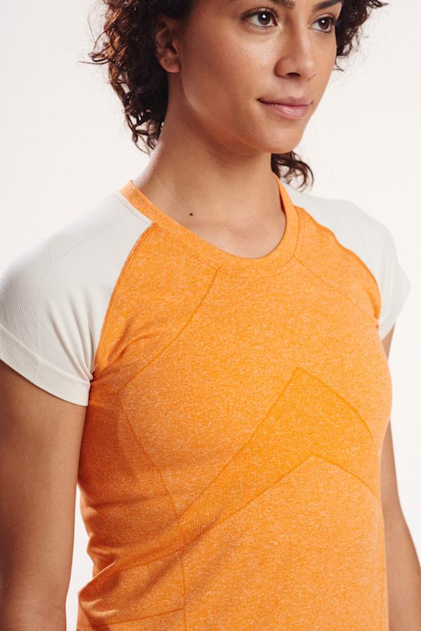 oiselle's tweet image. Bold lines + seamless sophistication. Your secret armor. ow.ly/LIbsP #seamlesscollection