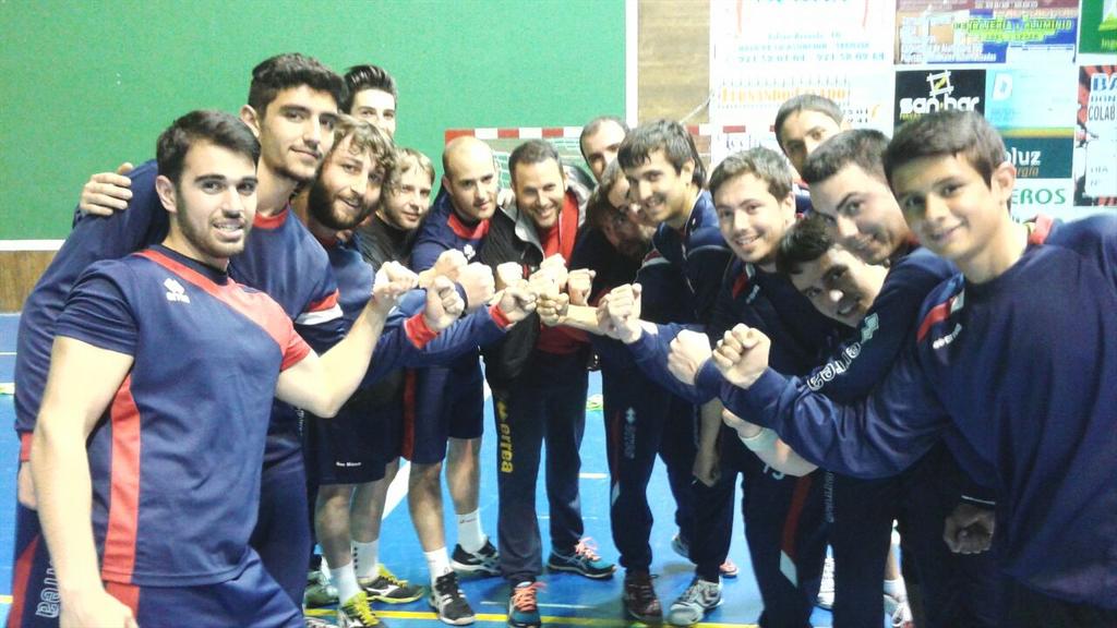 BalonmanoNava's tweet photo. Todos vamos a defender. Incluido el filial de @Oliver_AV #queremosplayoff DHPMasc. #GuerrerosNaveros http://t.co/3XL9GvJynN
