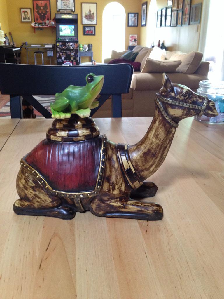 CamelToad's tweet photo. I made this with crazy glue and love #CamelToad http://t.co/NyJ91iwUxt