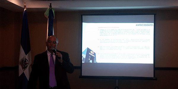 ProConsumidorRD's tweet photo. #AngelCano miembro Consejo Directivo @SIEGOBDO panel práctica regulatoria en RD #CongresoBPARD http://t.co/YIVwSAs8F7