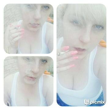 LadyAnarebel's tweet photo. early friday mawnin fyah #Blaze #Ital #HiGrade #Gradez #mypicmix http://t.co/iibbHibn9G http://t.co/x8unH6RDFe