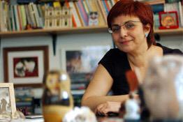 Kitapcumlelerii's tweet photo. Hep güçlü olmak zorunda kalmamız ne yorucu.

Buket Uzuner http://t.co/ir8ID43V3B