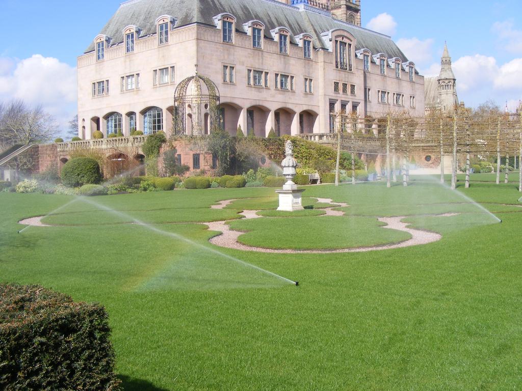 arawlinsonsis1's tweet photo. New Toro T5 Rapidset used to complete installation Eaton Hall Cheshire UK http://t.co/oVHiJfL2Ly