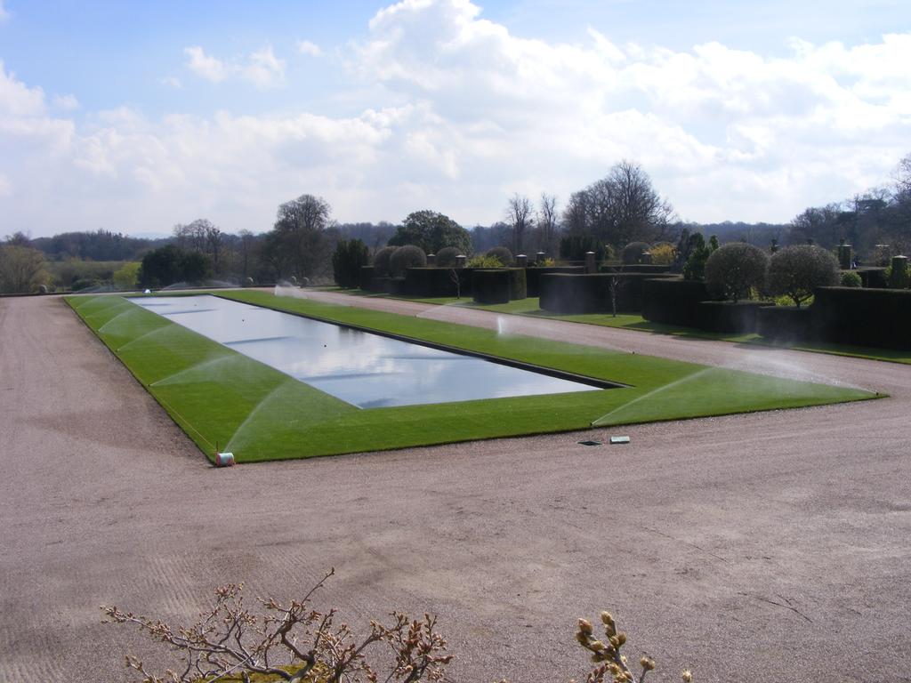 arawlinsonsis1's tweet photo. New Toro T5 Rapidset used to complete installation Eaton Hall Cheshire UK http://t.co/oVHiJfL2Ly