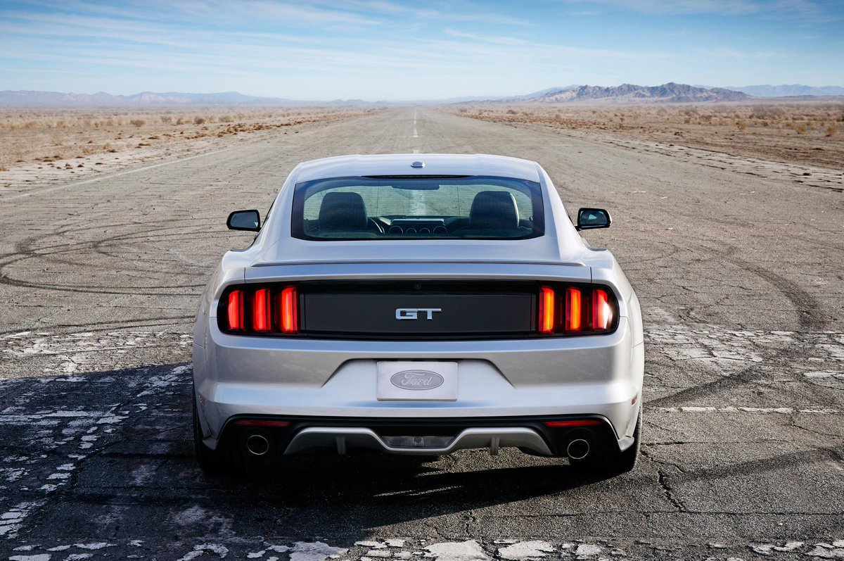 MotorPressGuild's tweet photo. #MotorPressGuild celebrates #NationalFordMustangDay! Thx to @MotorTrend for providing us w/this image of the 2015 GT http://t.co/zgiMGUriGf