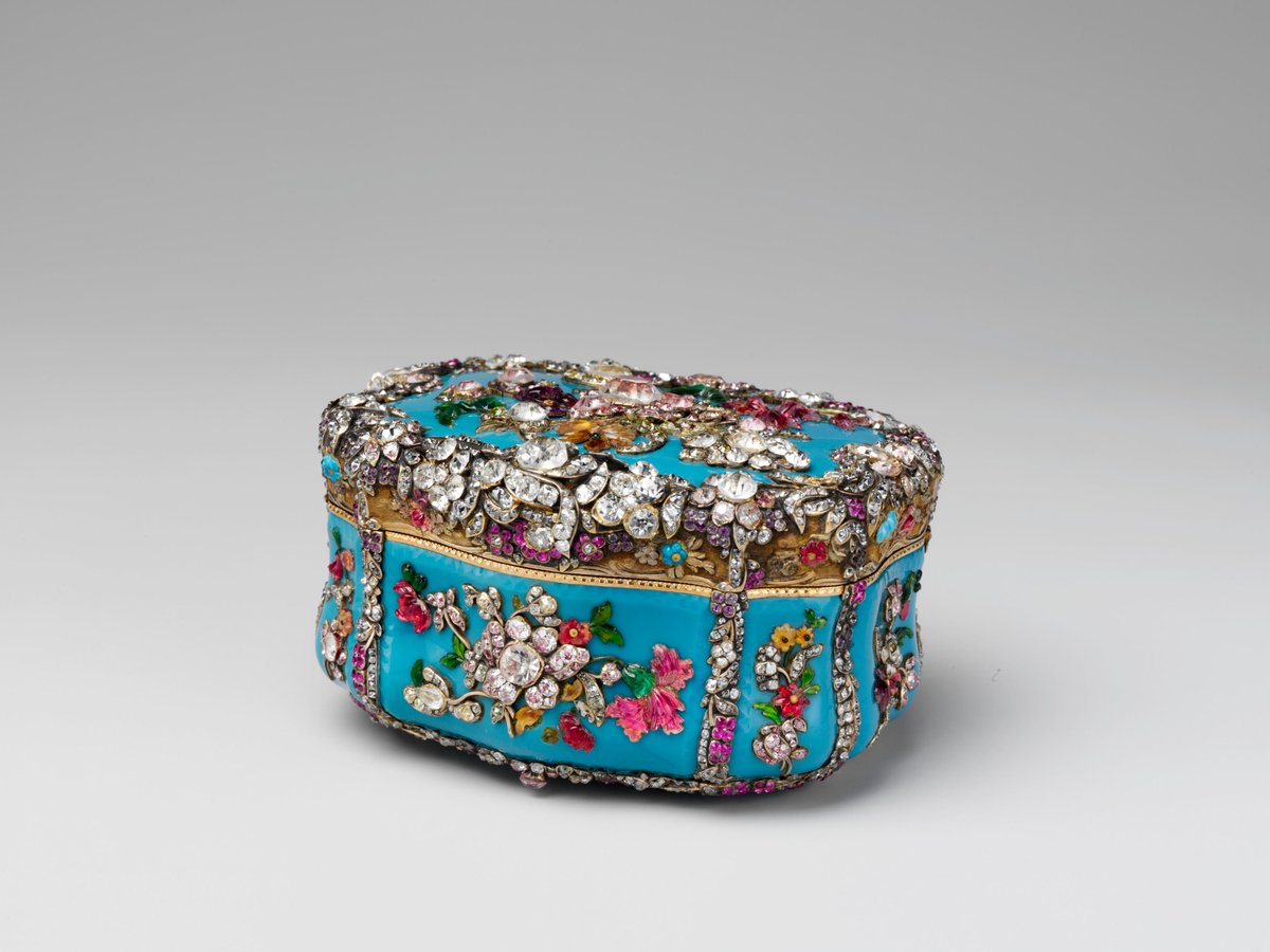 metmuseum's tweet photo. Take a look at this stunning and intricate jewelled snuffbox, covered in diamonds and rubies: http://t.co/XDByWiuX0A http://t.co/UuwrYzxQnu