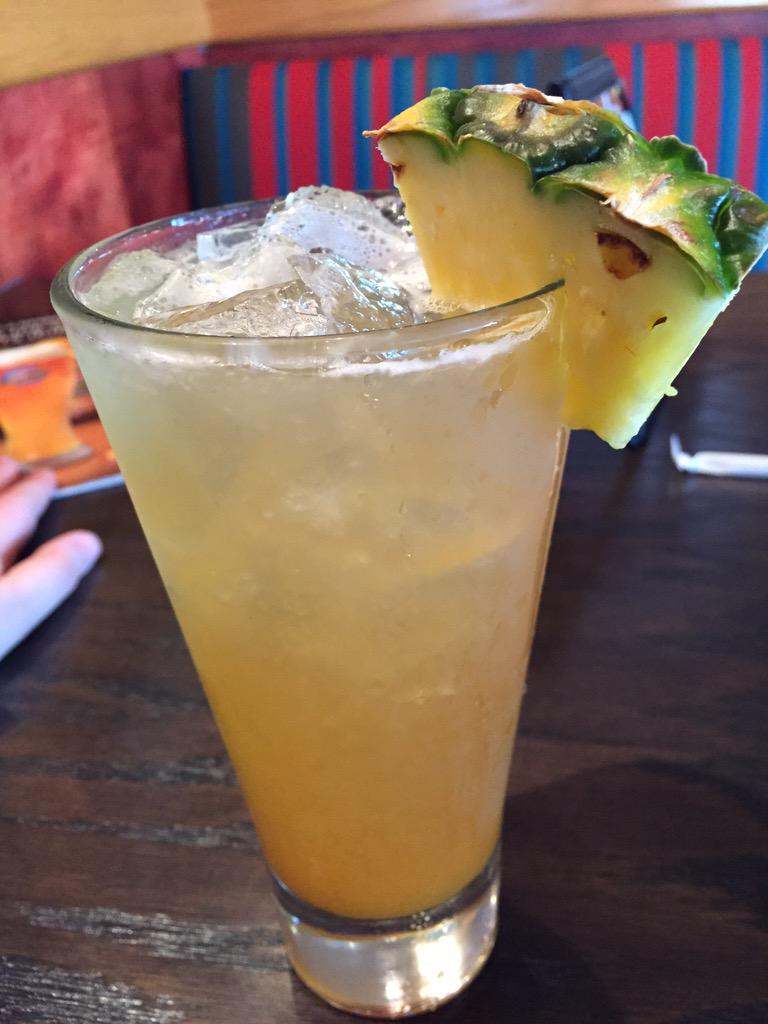 gepose's tweet photo. Merry moscato punch. Perfect thing for a Friday. #turnuptheweekend http://t.co/IEW9uB7OaE