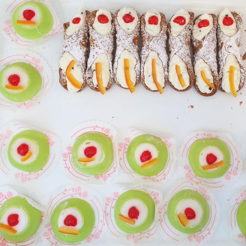 rockeninnananne's tweet photo. Quando si dice mangiare con gli occhi. #libando15 http://t.co/ATRvFOxOmL
