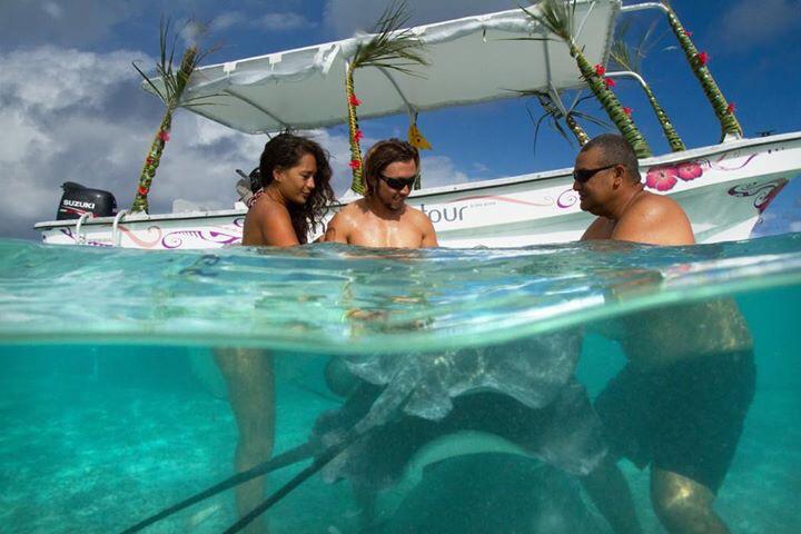 BoraRomantic's tweet photo. Get carried away by the romantic atmosphere of the lagoon of #BoraBora with #RomanticTour http://t.co/CD67Nth9za http://t.co/CdPJCI5qNu