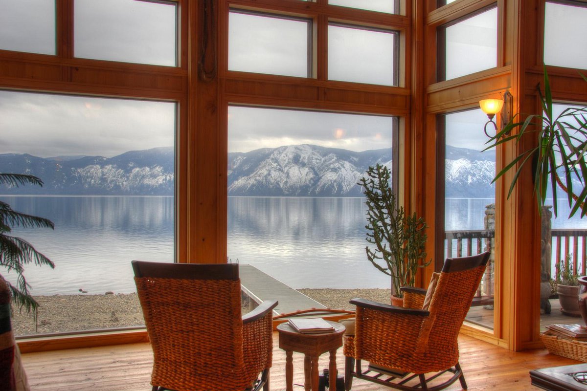 LuxuryHomesTSIR's tweet photo. Beautiful waterfront home in North Idaho http://t.co/xb5TYt0PnE #waterfronthomeforsale @TourFactory @SothebysOficial http://t.co/dPleLAmBB6