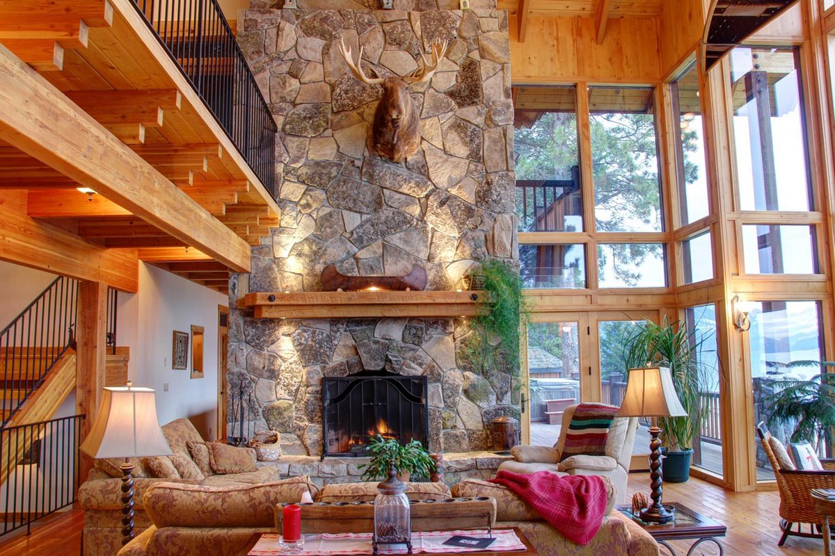 LuxuryHomesTSIR's tweet photo. Beautiful waterfront home in North Idaho http://t.co/xb5TYt0PnE #waterfronthomeforsale @TourFactory @SothebysOficial http://t.co/dPleLAmBB6