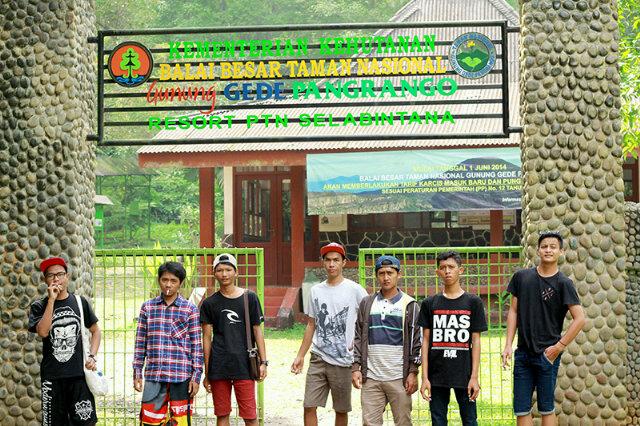 HokageKe8's tweet image. « Kami disini @YogiListya @Sadam_Suck @jackbaanger :)