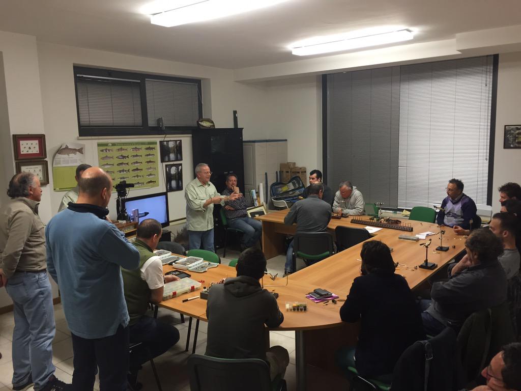 flyaenne's tweet photo. Corso di costruzione mosche artificiali - in diretta dal Fly Fisherman Club - Ascoli Piceno #ffcnews #arstronto http://t.co/WghyOBtSj0