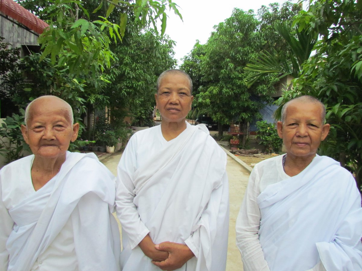 volunteerGSC's tweet photo. Ever wonder what a day at a Khmer monastery would look like? Read on at http://t.co/9Q4HGyWQaK http://t.co/qGruAJ5Nik