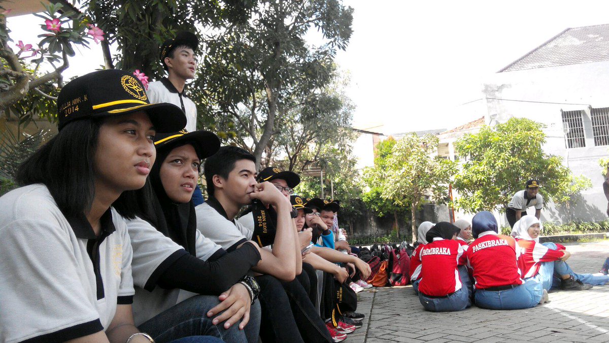 kami ada disini untuk adik adik dan kami ada disini karena cinta