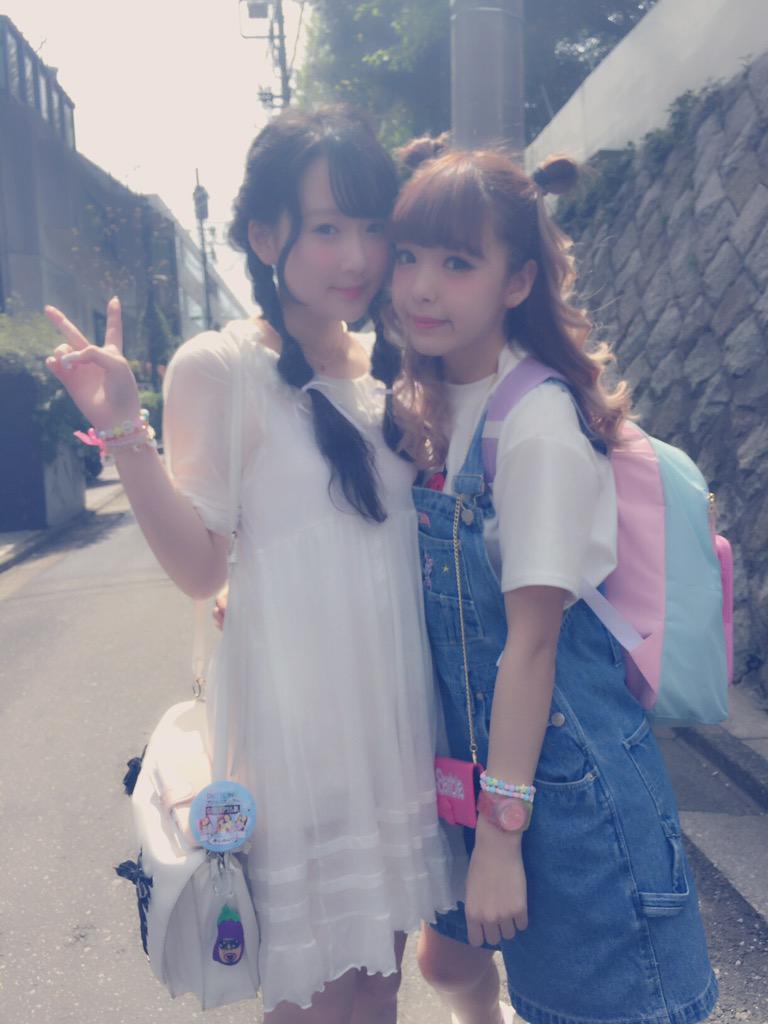 0220nicole's tweet photo. バスツアー開始💭💕

今日の2人のコーデ😇

#プリモバスツア�� http://t.co/YyHRKNQVzo