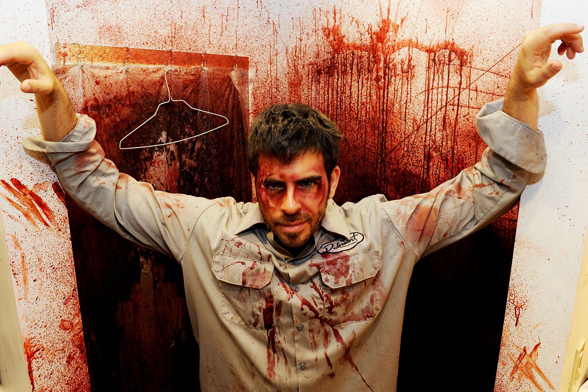 Happy birthday to horror director and sometime actor, Eli Roth! He turns 43 today. 