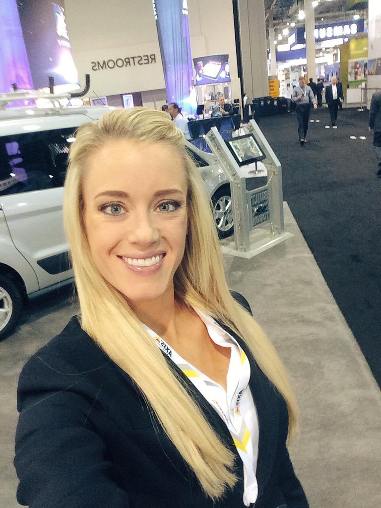 ShannonLeeMod's tweet photo. #Ford #FordTrucks #ISCWest15 #ISCW15 #LasVegas http://t.co/oJAgeuuNM7