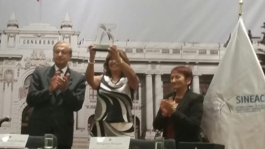 Dmorazevallos's tweet photo. Primer I.E Público en ser Acreditado, un orgullo por estos muchachos que quieren y exigen CALIDAD Educativa http://t.co/JqE0IJxK1d