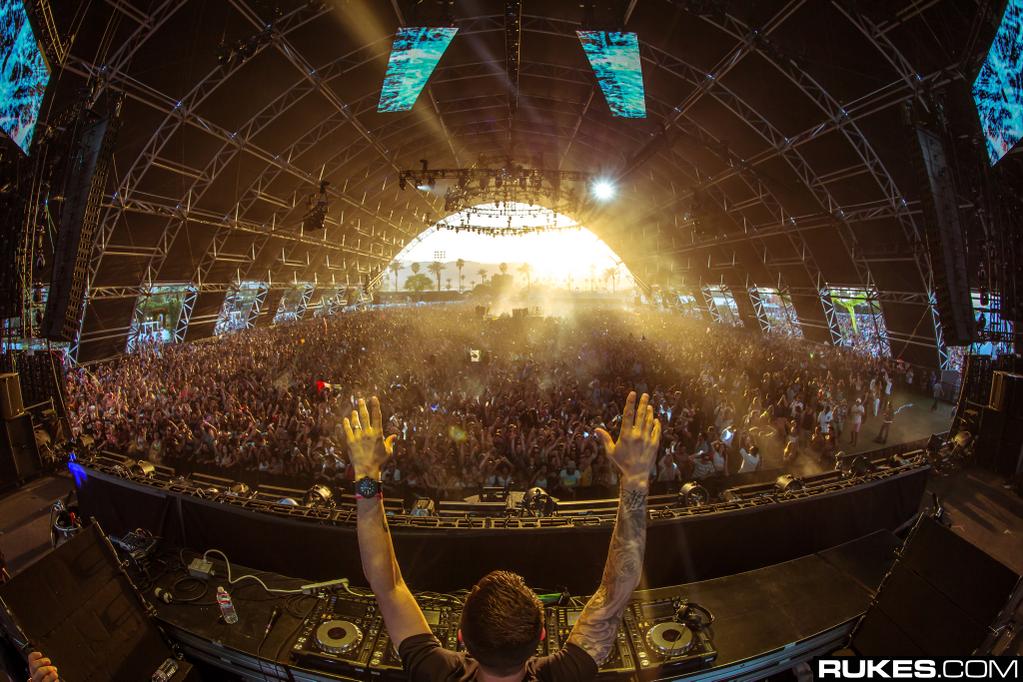 MKMDirty's tweet photo. Cerramos!!
#NP - Not Alone (Original Mix) @WeAreMako & @ParisandSimo
#HOF064
http://t.co/bJN4cZ9N9t
#PureRavers http://t.co/s0ONZ6pMKV