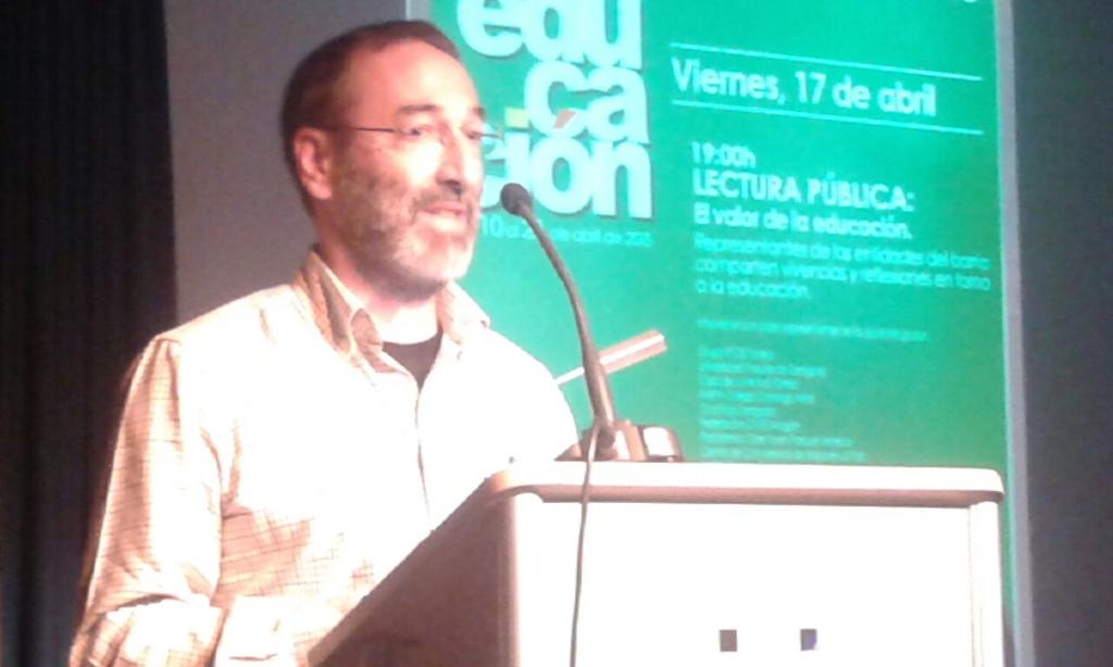 Aragonesista's tweet photo. @LeticiaZgz @angelalabordeta @JorgeMarqueta #AntonioAngulo en la lectura pública de Torrero: el Valor d la Educación http://t.co/TE3EKpkHmM