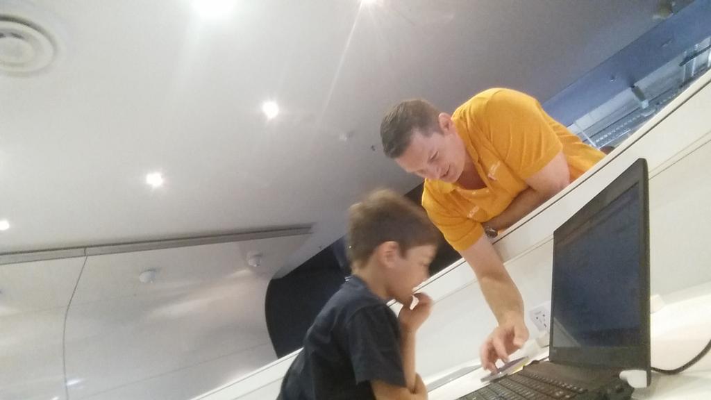 haroldwiegers's tweet image. youngest sms api hacker. Dad your phone is hacked! At #hackdivate