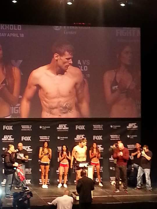 BGonz135's tweet photo. Ready for the @ufc fights tomorrow night!! #DirtyBirdBaby @MeansTim http://t.co/VPEUyyoRbP