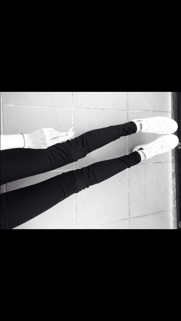 MissAnasFailure's tweet photo. Leg goals! #proana #thinspo #thinspiration #thin15 #ThighGap #skinny http://t.co/hNgZU0Mt9U
