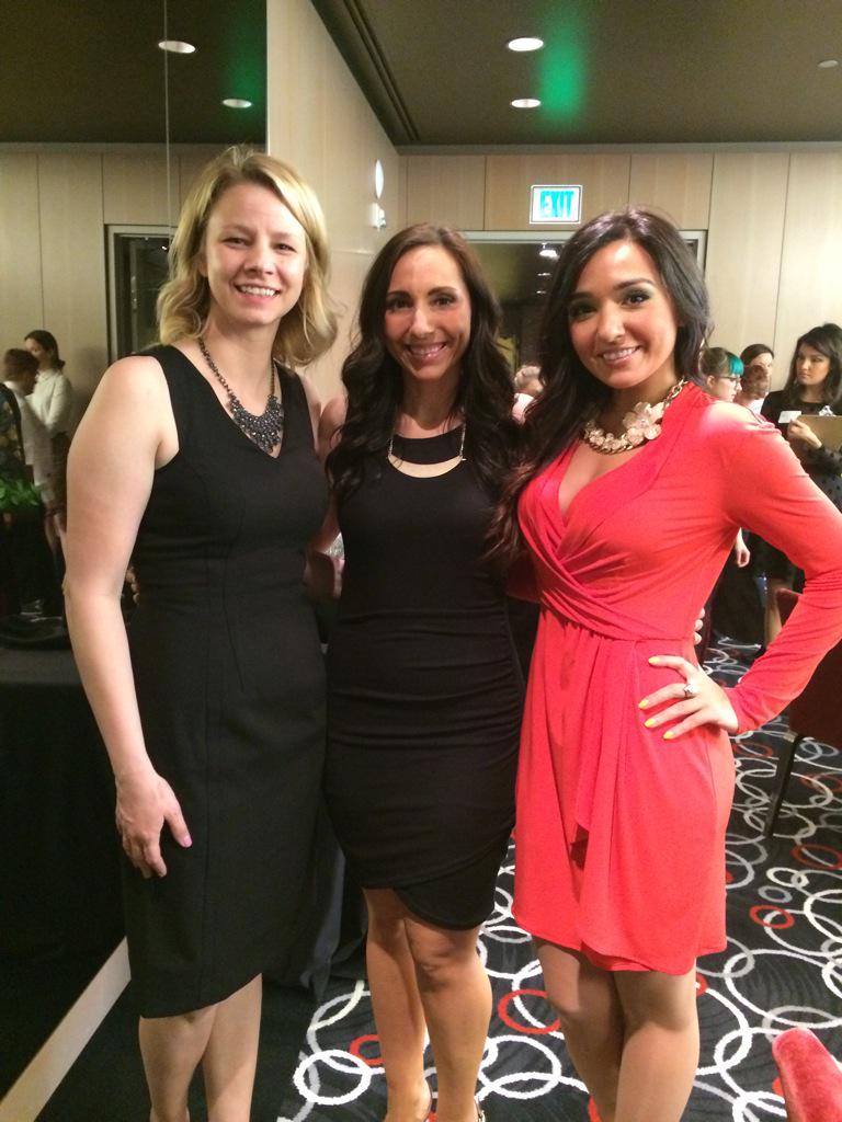 MissCommunicate's tweet image. "Our company does an annual clothing drive for Dress for Success." Thanks #wellsfargo .@DFSOregon